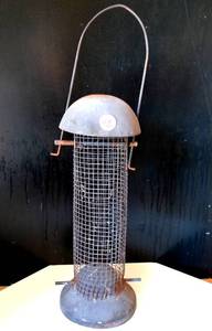 lot 42 image: BIRD FEEDER AS SHOWN