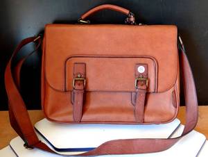 lot 53 image: STUNNING BROWN LEATHER - Aldo Messenger Laptop Bag - IN GREAT CONDITION $$