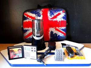 lot 94 image: LOT OF ASSORTED DESKTOP GEAR INCLUDING ELECTRIC PENCIL SHARPENER