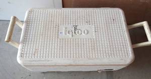 lot 97 image: NICE IGLOO COOLER WITH CONTENTS