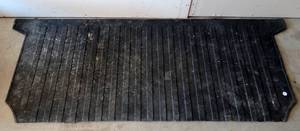 lot 100 image: LARGE TRUCK MAT (NEEDS SOME CLEANING)