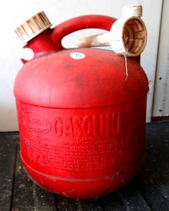 lot 103 image: 1 GALLON GAS CAN