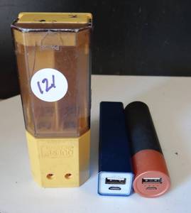 lot 121 image: PAIR OF POWER BANK CELLS AND QUEST BATTERY CHARGER