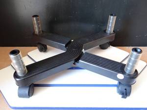lot 122 image: ADJUSTABLE 4 WHEEL ROLLING STAND