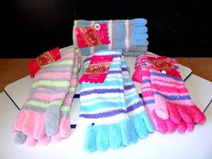 lot 125 image: LOT OF 4 SOFT & FUN - NEW GRIFFIN TOE SOCKS