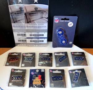 lot 135 image: DALLAS COWBOYS RELATED NFL COLLECTIBLES AS SHOWN