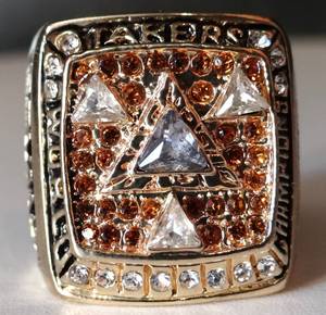 lot 149 image: Kobe Bryant - 2002 Los Angeles Lakers Replica Championship Ring - SIZE 9