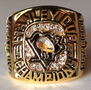 lot 150 image: PITTSBURGH PENGUINS 1991 N.H.L STANLEY CUP CHAMPIONSHIP REPLICA RING MARIO LEMIEUX - SIZE 11