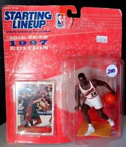 lot 200 image: GARY PAYTON - Seattle SuperSonics Starting Lineup SLU 1997 NBA Figure & Card