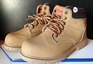 lot 242 image: WOMENS BRAHMA STEEL TOED BOOTS - LIKE NEW - SIZE 9 $$