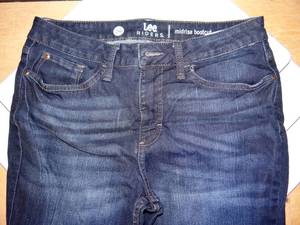 lot 246 image: LEE RIDERS MIDRISE BOOTCUT JEANS - WOMENS SIZE 10 PETITE