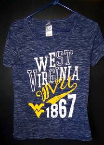 lot 259 image: WOMENS WEST VIRGINIA UNIVERSITY V-NECK T-SHIRT  SIZE LARGE