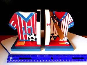 lot 293 image: CUTE SPORT THEMED WOODEN BOOK ENDS AS SHOWN
