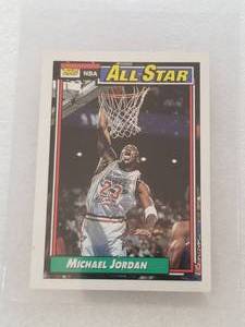 lot 17 image: Topps - 1992 Michael Jordan - basketball card - Authenticity Unkown