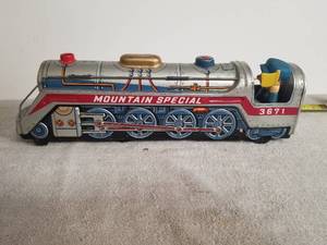lot 28 image: Mountain Special battery operated tin toy train