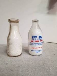 lot 68 image: Selection of 2 glass milk bottles - Elm Farm Dairy & Lake View Dairy