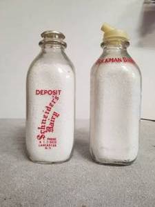 lot 69 image: Selection of 2 glass milk bottles - Schneiders Dairy & BonnyBrook Dairy