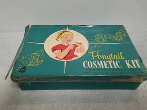 lot 90 image: Vintage PonyTail cosmetic Kit - Box only