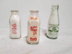 lot 103 image: Selection of 3 glass milk bottles - Dairy Maid, Channels Farm , and Sunshine