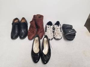 lot 124 image: Selection of womens shoes