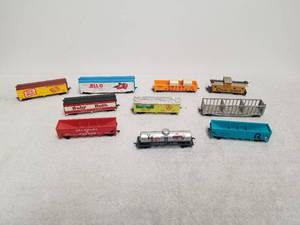 lot 134 image: Selection of HO() scale train cars