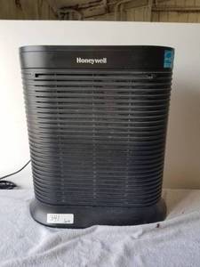 lot 123 image: Honeywell room air filter