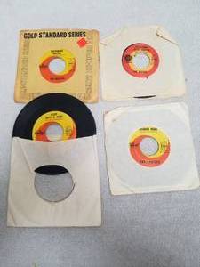 lot 253 image: Selection of 45 records by the Beatles
