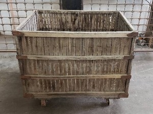 lot 4 image: Antique Laundry Cart