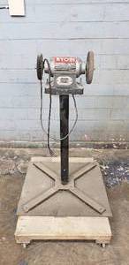 lot 29 image: Ryobi BG828 Bench Grinder