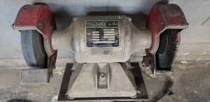 lot 17 image: Ridgid 3926 Bench Top Double End Grinder