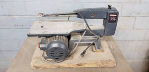 lot 18 image: Craftsman 16 Scroll Saw