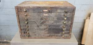 lot 40 image: Vintage BB Fancy Crystals 8 Drawer Watch Crystal Cabinet