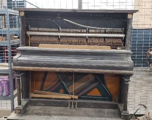 lot 46 image: Antique Story & Clark Upright Piano - Serial Number 27310 Manufactured from 1905 to 1910