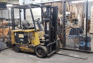 lot 9 image: Mitsubishi Caterpillar Electric Forklift - Model 2FBC30