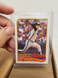 lot 8 image: Set of 1989 Topps baseball cards