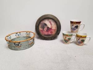 lot 102 image: Selection of Rooster - Chicken themed items