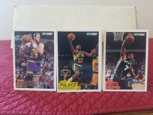 lot 78 image: Set of 93-94 Fleer basketball cards