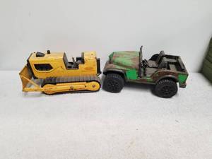 lot 196 image: Tonka bulldozer and Jeep