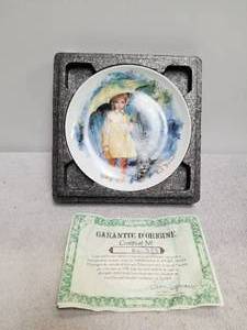 lot 198 image: Decorative collector plate