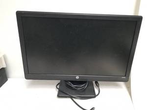 lot 185 image: HP computer monitor
