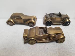 lot 186 image: Selection of 3 metal car banks
