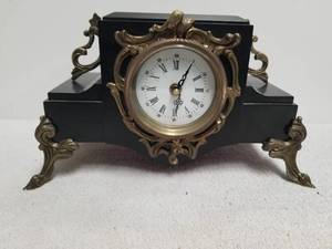 lot 172 image: Vintage mantle clock