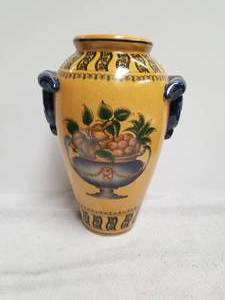 lot 173 image: Decorative vase -  14