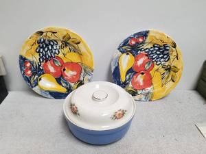 lot 178 image: Decorative plates and bowl with lid