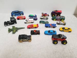 lot 150 image: Selection of Hot Wheels, matchbox and others
