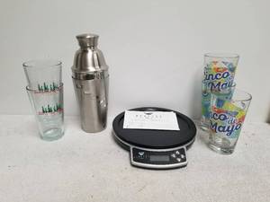 lot 154 image: Barware lot
