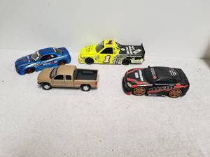 lot 157 image: Selection of 124 diecast cars
