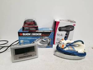 lot 159 image: Selection of small appliances