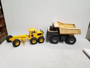 lot 63 image: Tonka toys - road grader and dump truck