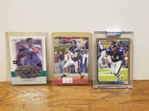 lot 17 image: Selection of 3 football cards